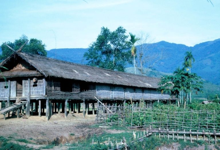nha-san-truyen-thong-cua-nguoi-hre-truoc-nguy-co-mai-mot