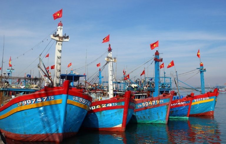 tau-thuyền